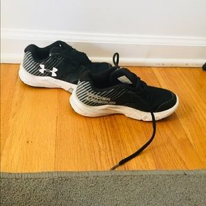 Under armor shoes for boys